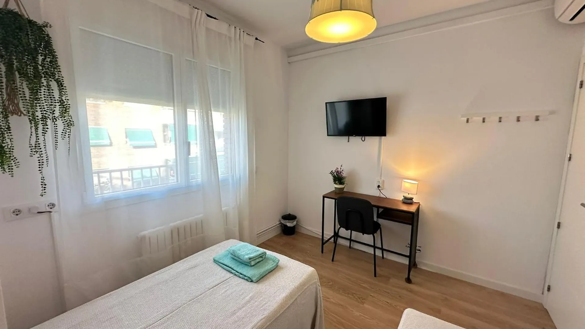 Bed & Breakfast Rooms Borrell Barcelona