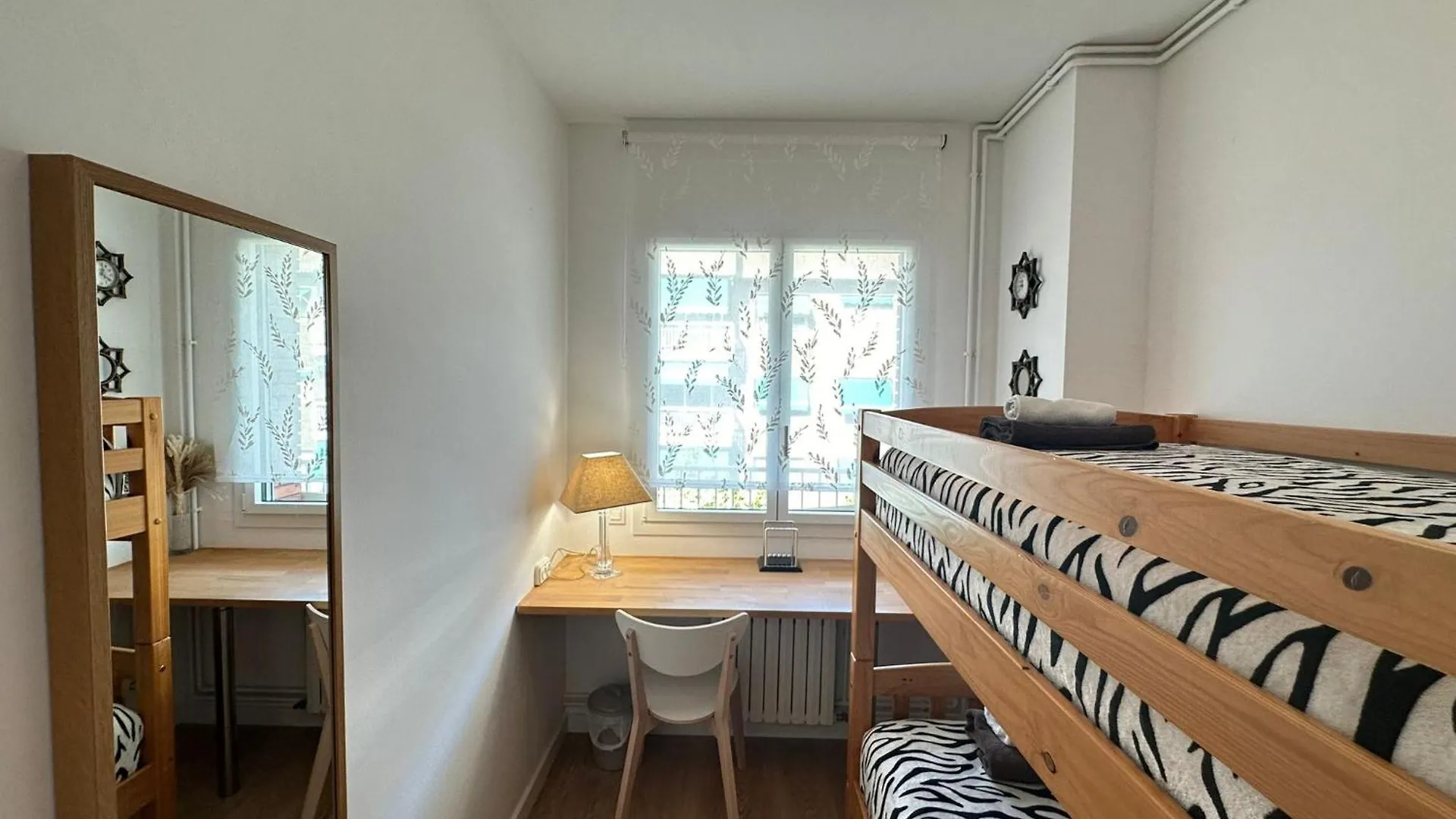 Bed & Breakfast Rooms Borrell Barcelona Spain